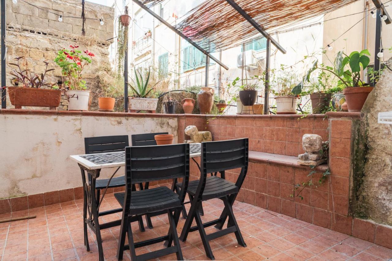 Appartamento In Pieno Centro Storico Con Terrazzo “O'Vicariello” เนเปิลส์ ภายนอก รูปภาพ